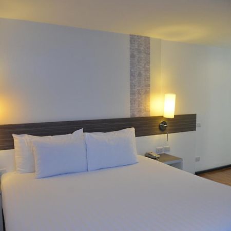 The Mini R Ratchada Hotel Bangkok Bagian luar foto