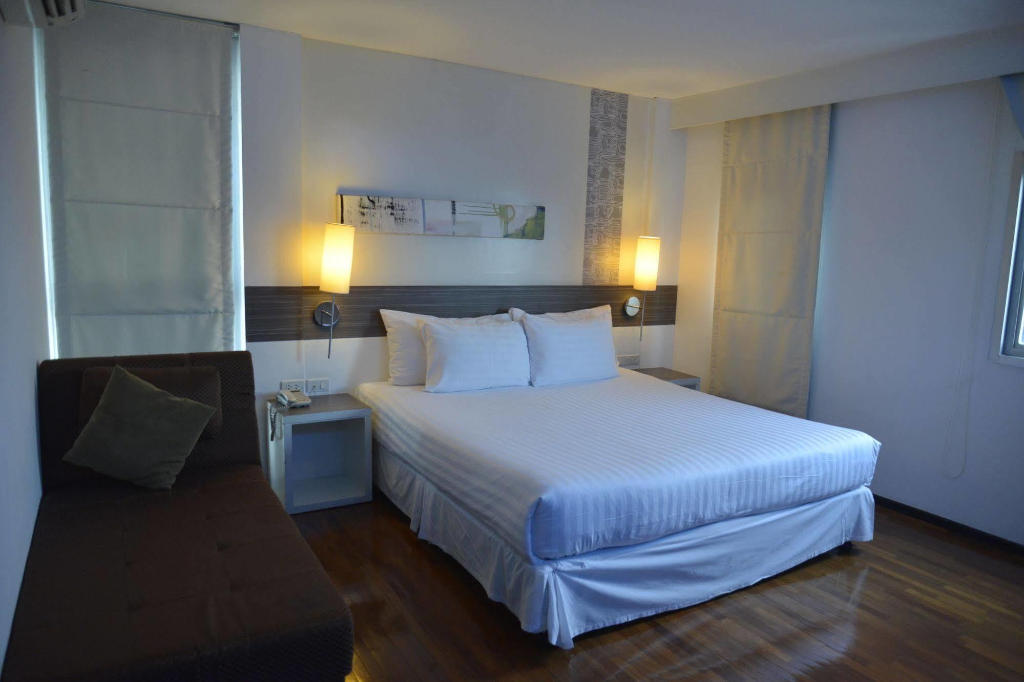 The Mini R Ratchada Hotel Bangkok Bagian luar foto