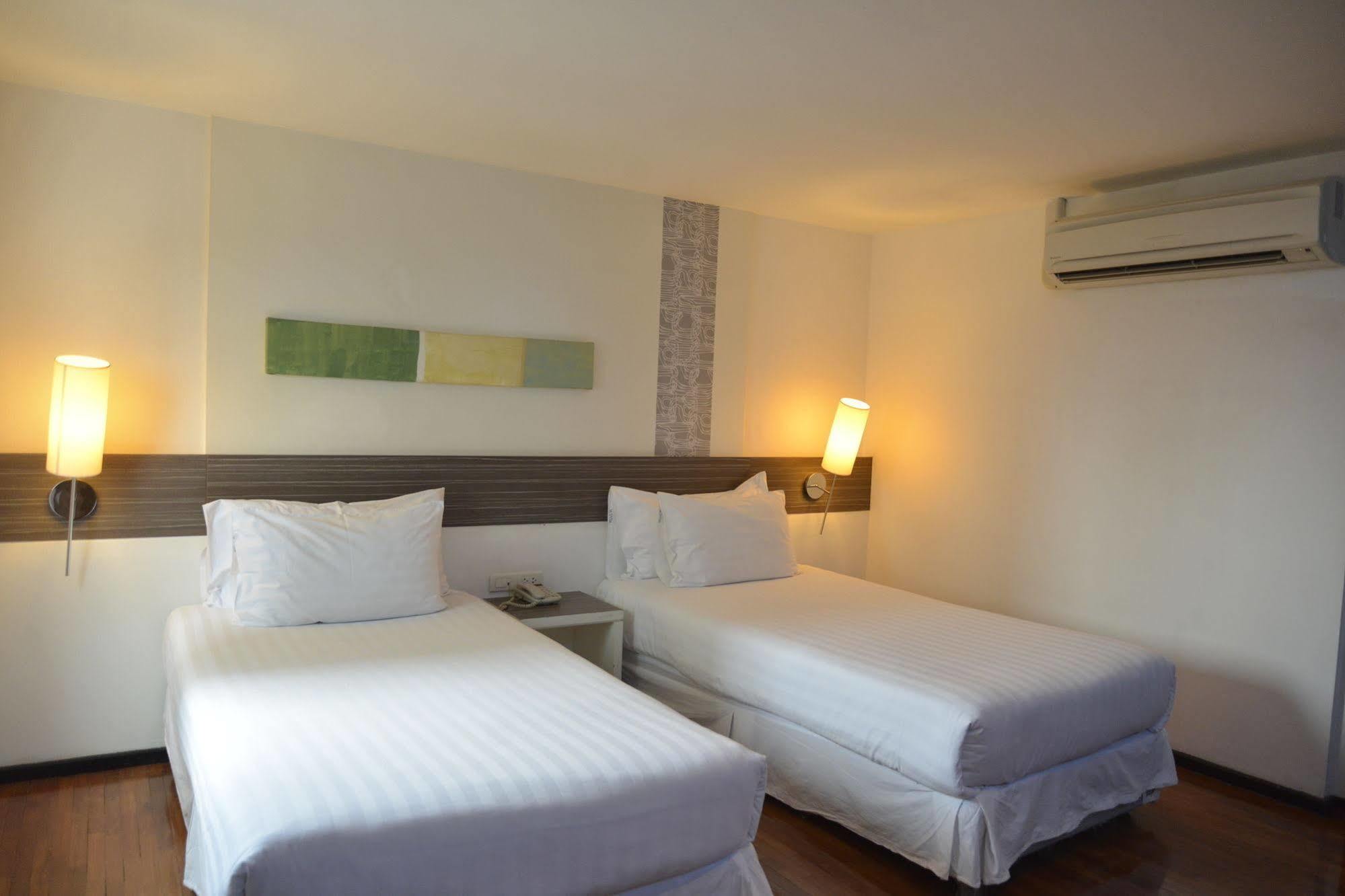 The Mini R Ratchada Hotel Bangkok Bagian luar foto
