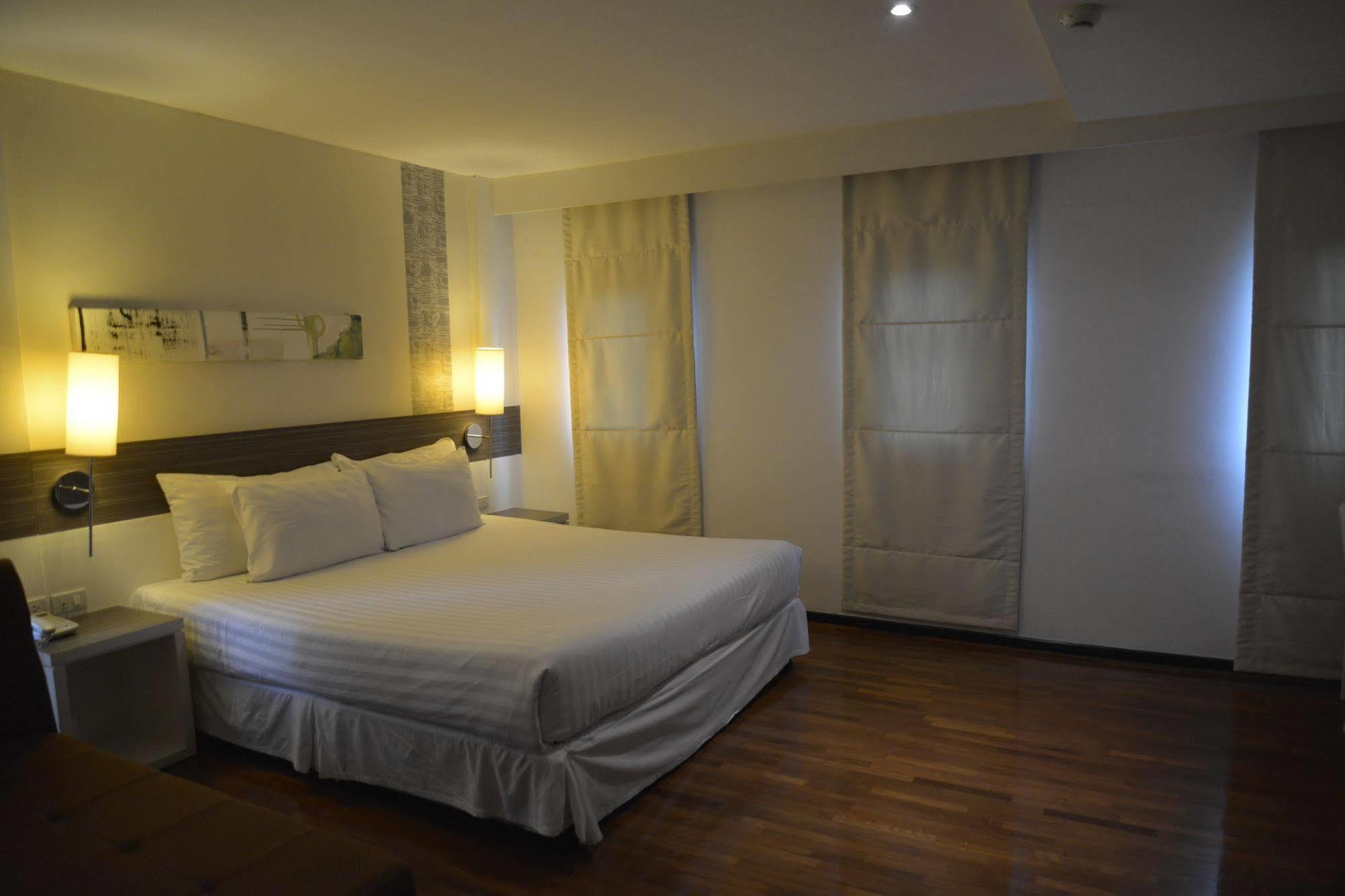 The Mini R Ratchada Hotel Bangkok Bagian luar foto