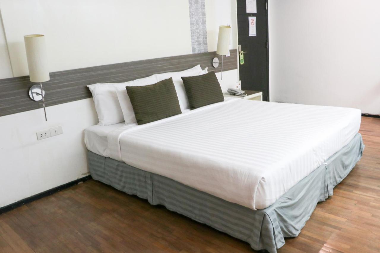 The Mini R Ratchada Hotel Bangkok Bagian luar foto